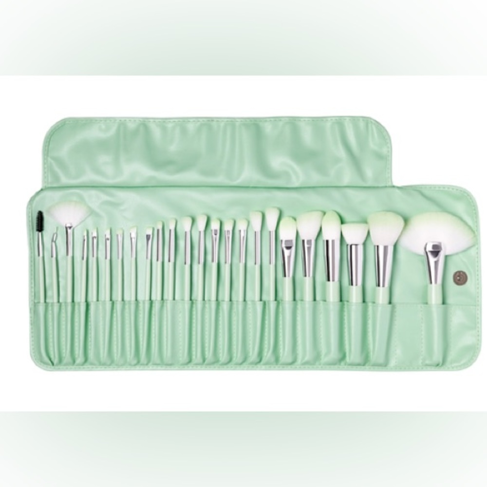 BEAUTY CREATIONS- LIME PARTY 24PC BRUSH SET